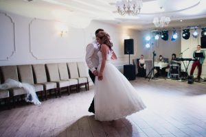 Професійна постановка першого весільного танцю молодят - 339
