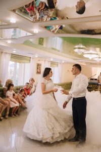 Професійна постановка першого весільного танцю молодят - 377