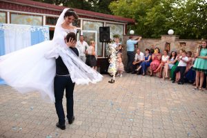 Професійна постановка першого весільного танцю молодят - 384