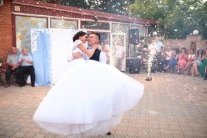 Професійна постановка першого весільного танцю молодят - 385