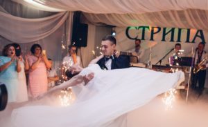Професійна постановка першого весільного танцю молодят - 441